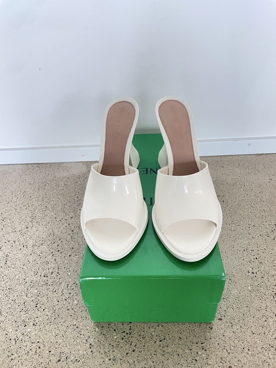 Bottega Veneta Scarpe da donna: Bottega Veneta Cha Cha Mules – Nuovo (secondo la descrizione) da Stäfa venduto da Nicole093 4
