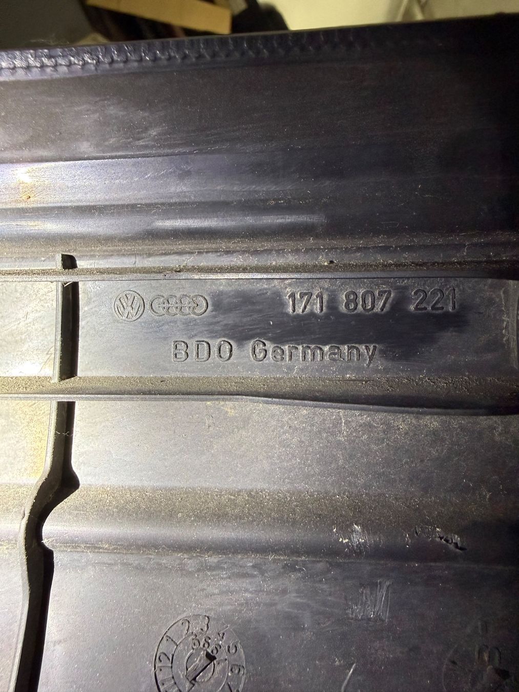 VW Tutti pezzi di ricambio auto: VW Golf 1 Stossstange – Usato da Niederhasli venduto da Ajlina1212 7