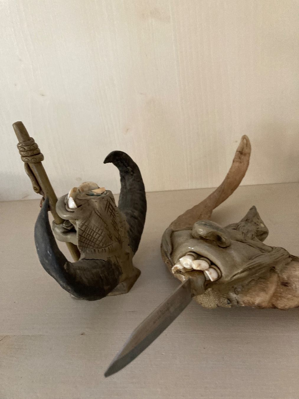 Statuette: Keramikfigur echte Hörner, Zähne, Messer – Usato da Bolligen venduto da abara1 5