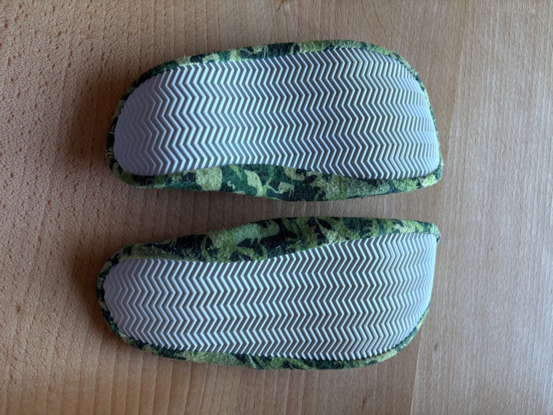 Chaussures hommes: Gymnastikschuhe Grösse 32 – D'occasion à Pfäffikon ZH par rue78 1