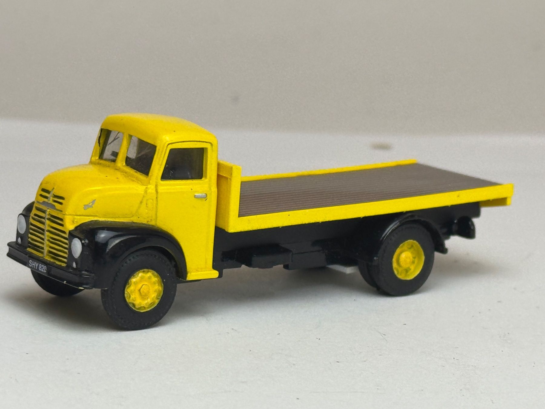 Modellautos: GB3-  Britischer LKW Flachpritsche gelb – Gebraucht aus Elm von Wikmtz