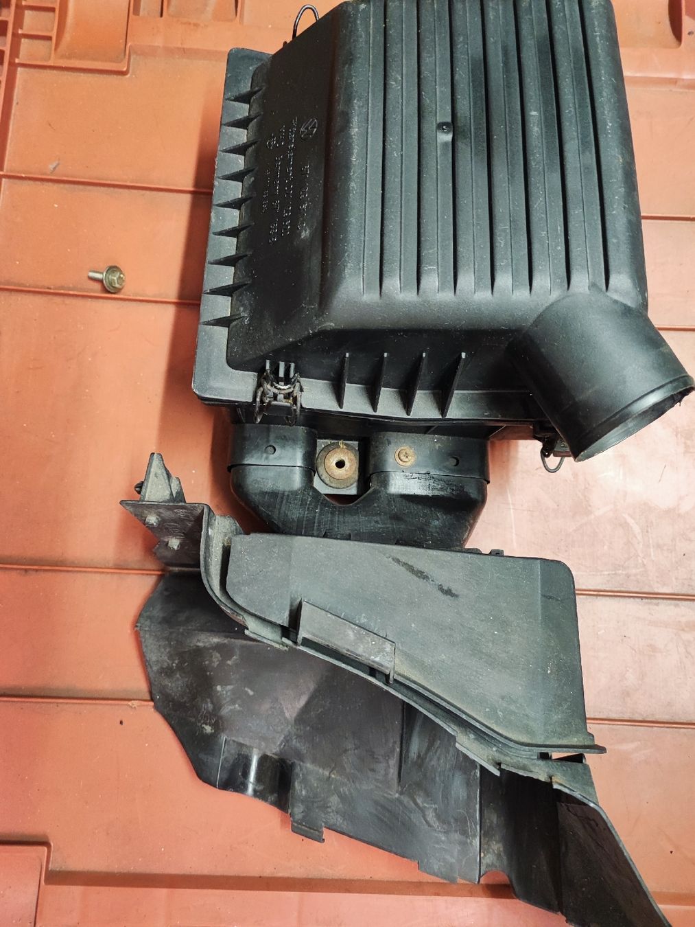 Volkswagen Tutti pezzi di ricambio auto: VW Polo g40 Luftansaugung Luftfilterkasten  – Usato da Benken SG venduto da Santoc1