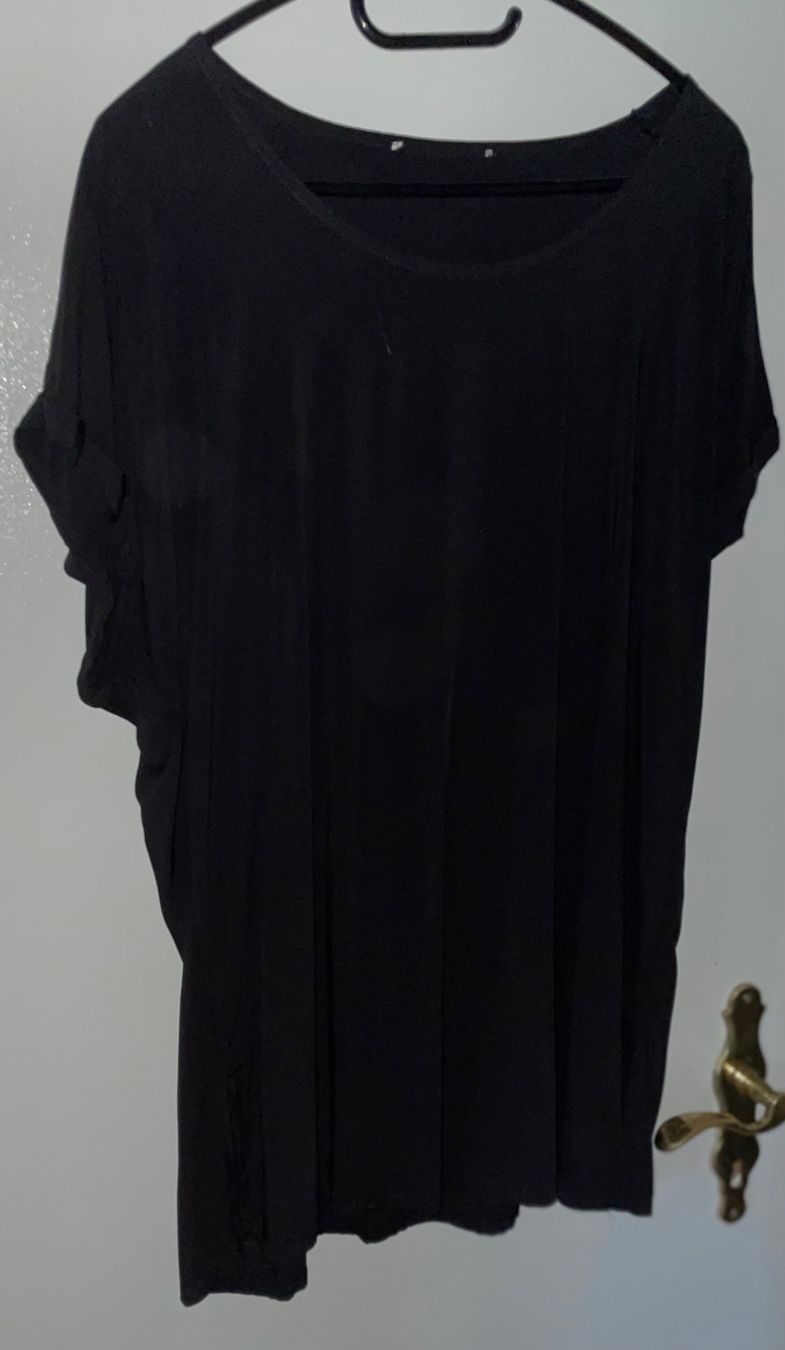 T-Shirts: Schwarzes Shirt Grösse 44 – Gebraucht aus Adligenswil von Decor-Tech