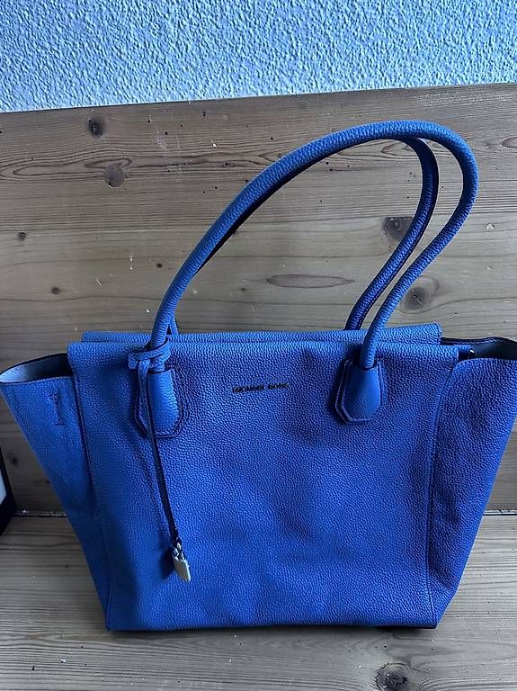 Taschen für Damen: Michael Kors Mercer Medium Messenger Bag – Gebraucht aus Dietikon von Loryambra