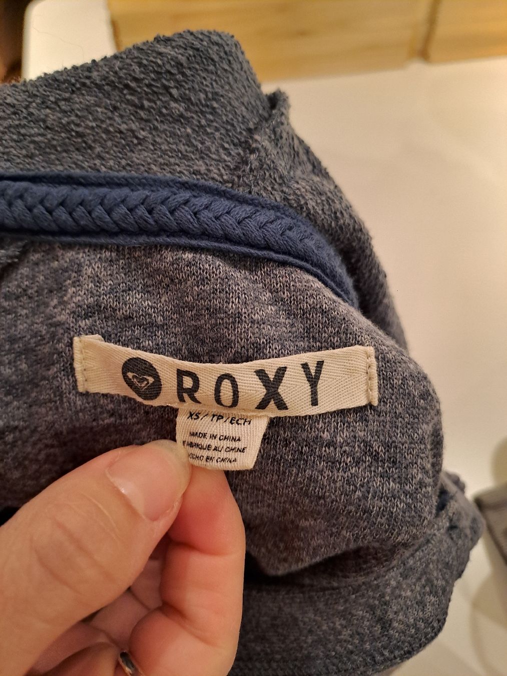 Roxy Maglioni & Felpe: Sweat à capuche Roxy – Usato da Valeyres-sous-Montagny venduto da Romy. 3