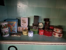 23-teiliges Tee-und Keksdosen-Set Vintage
