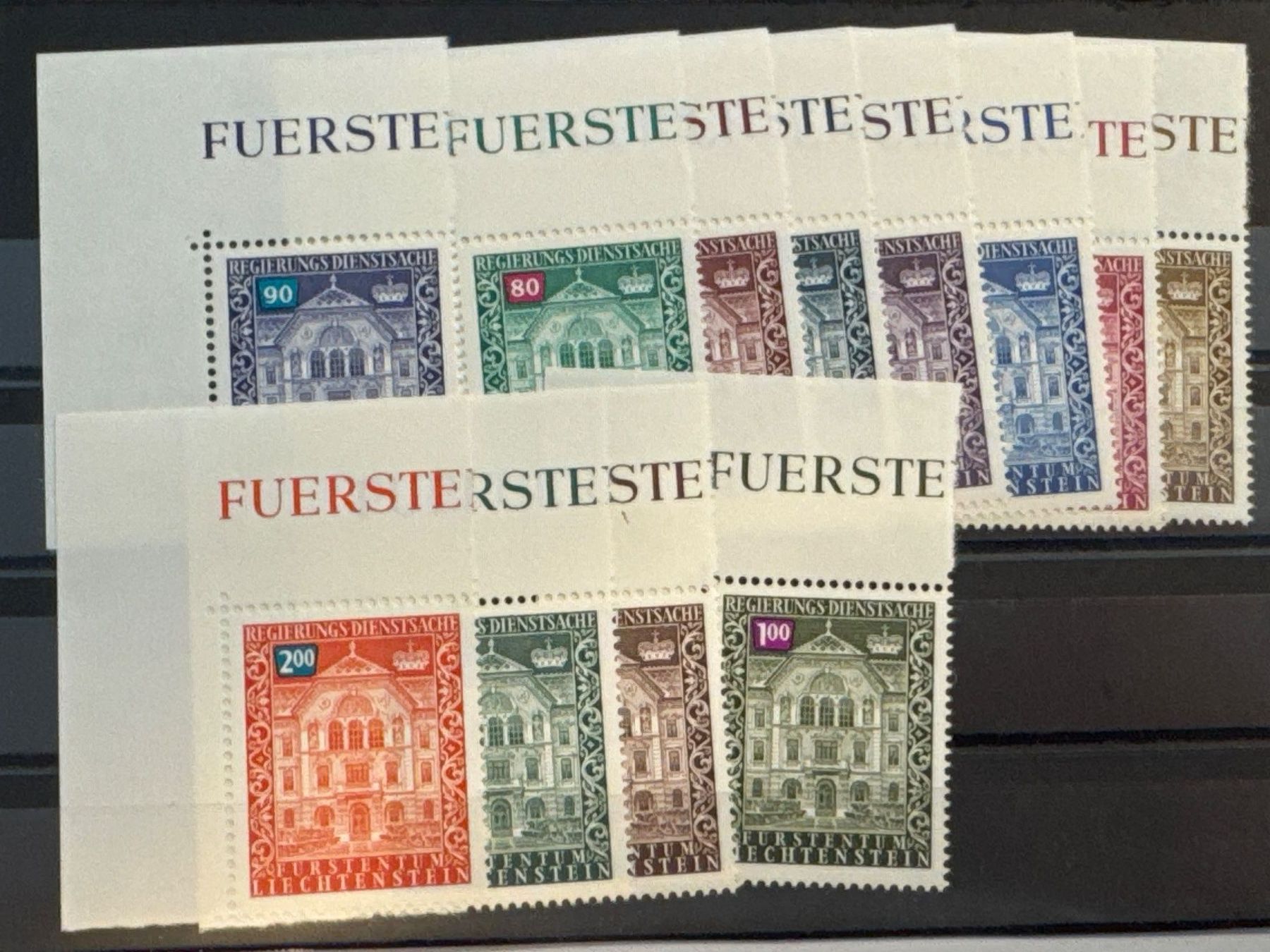 Tutti i francobolli: 1976, Regierungsgebäude, Vaduz, postfrisch – Usato da Küssnacht am Rigi venduto da POSTOMASTER