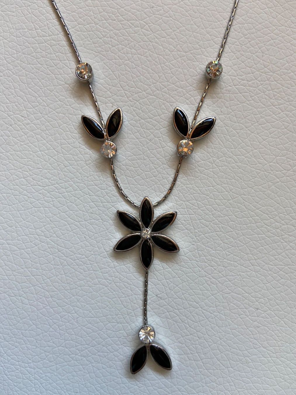 Catenine: Modeschmuck Halskette Blume – Usato da Gommiswald venduto da Aloha.Spirit
