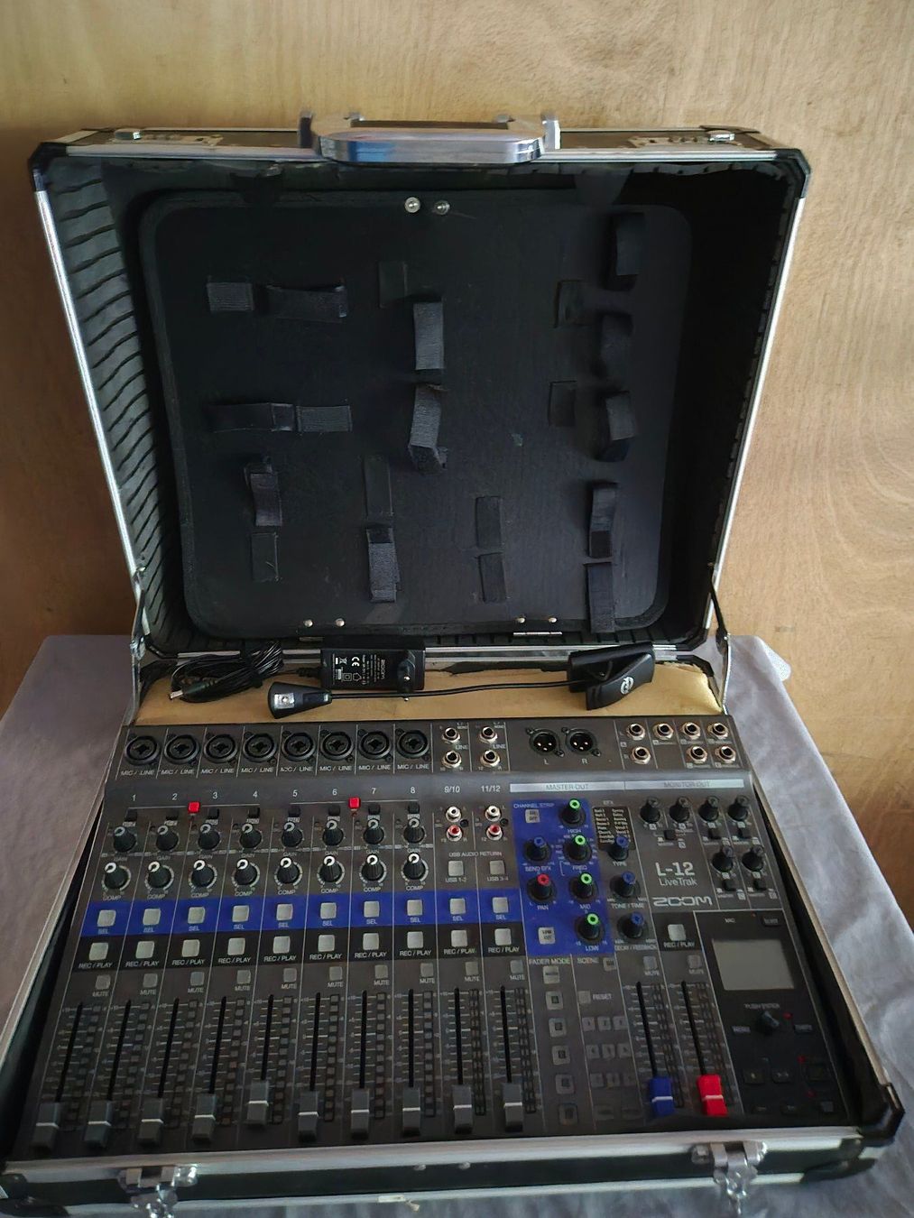 Zoom Platines de mixage: Zoom Livetrak L-12 Recordingmischpult – D'occasion à Aesch BL par RedChief-125 1