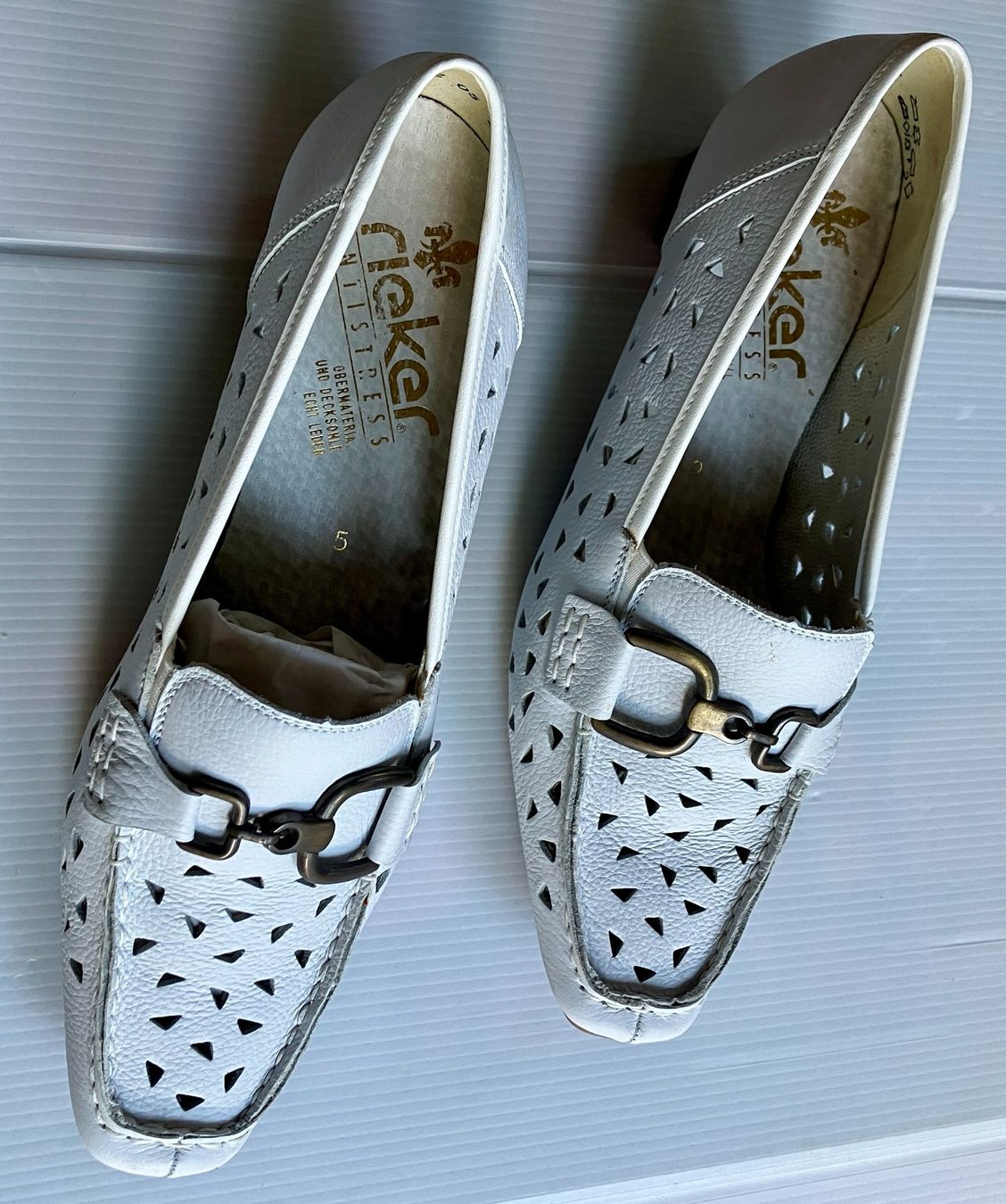 Rieker Scarpe da donna: Chaussures Rieker blanches élégantes, pointure 38 – Usato da Chêne-Bougeries venduto da Vintage-Era