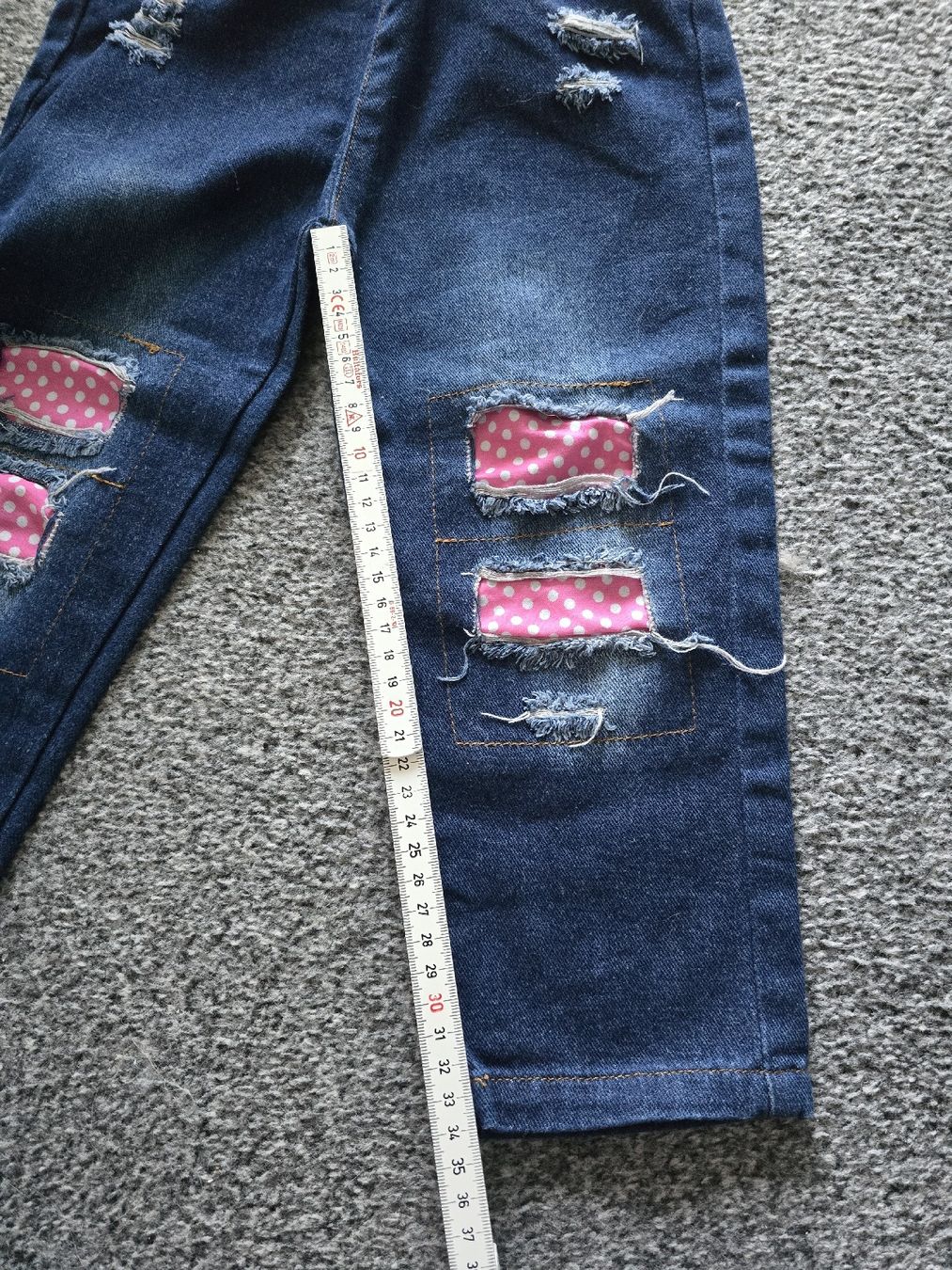 Pantaloni: Jeans im Destroyed Look, Grösse c.a  104-110  – Usato da Unterentfelden venduto da Panda-87 2