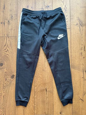 Nike Trainerhose / Jogginghose gestreift Grösse M 