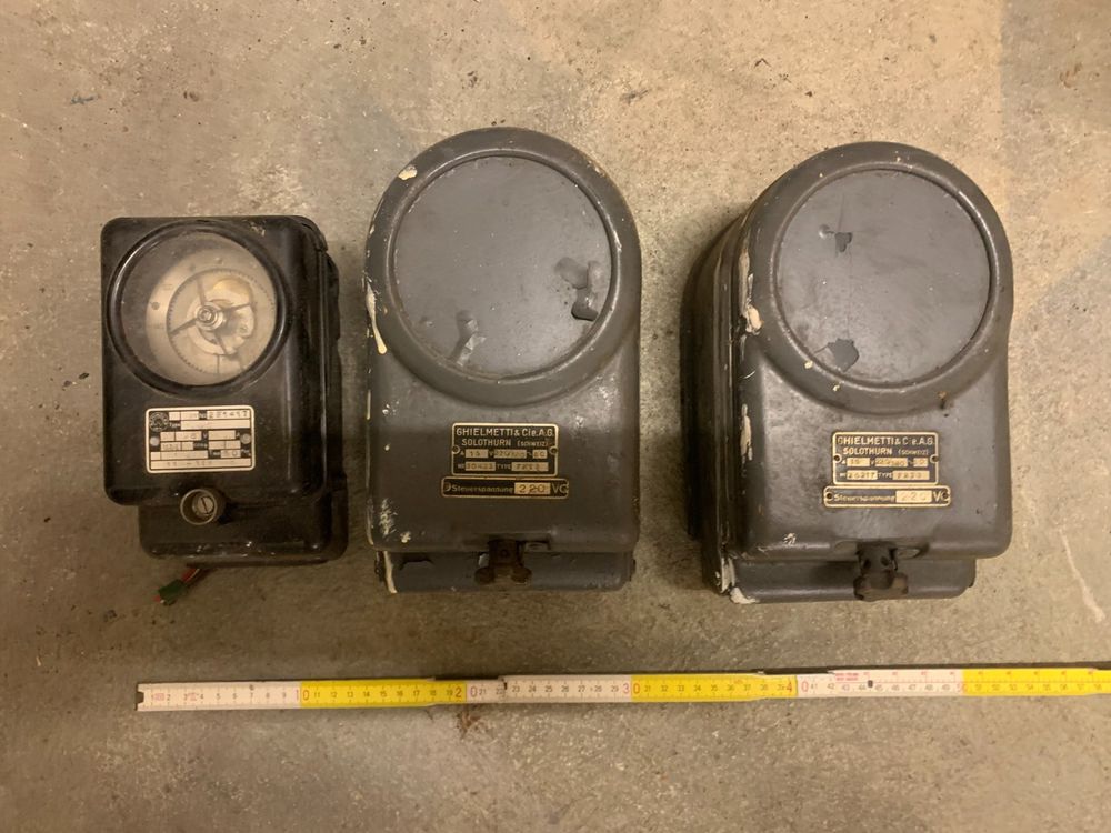 3 historische Schaltapparate, davon ein Treppenhausautomat | Kaufen auf