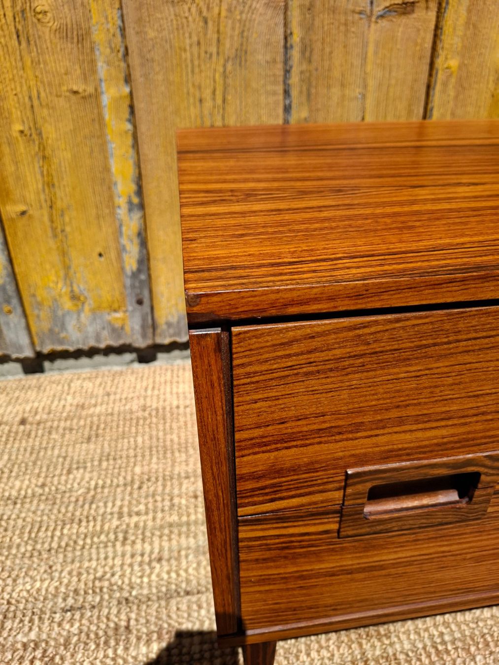 Cassettiere: Mid Century  Minimalist Sideboard Palisander style – Usato da Haslen AI venduto da Vintagelix 7