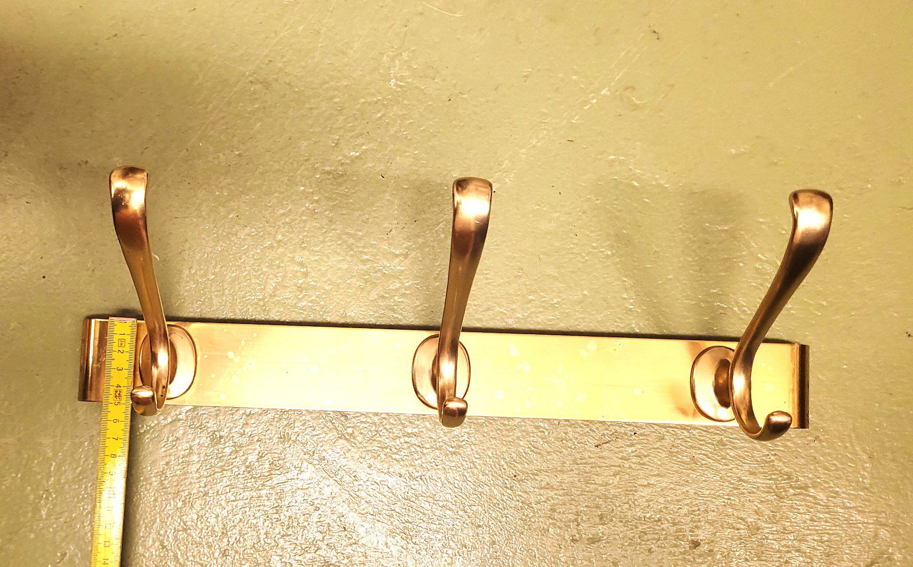 Garderobe: Goldene Garderobe Metall robust – Gebraucht aus Basel von Roberto002 4