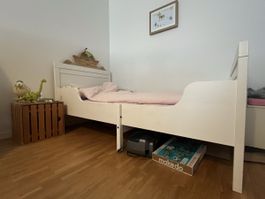 Kinderbett ausziehbar weiss mit Lattenrost und Matratze