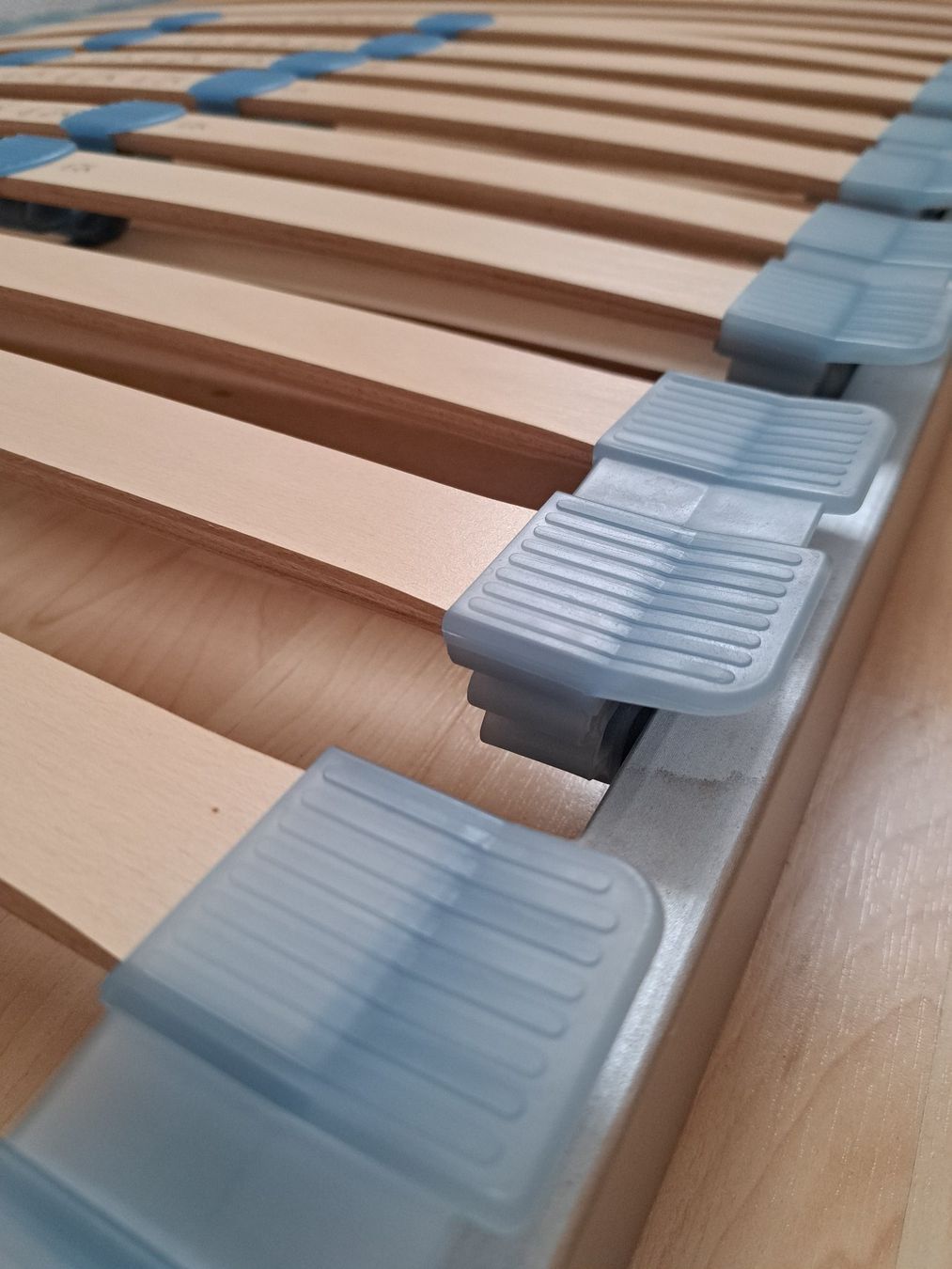 Betten: Lattenrost mit Matratze 90x200 – Gebraucht aus Richterswil von FabioSB 5