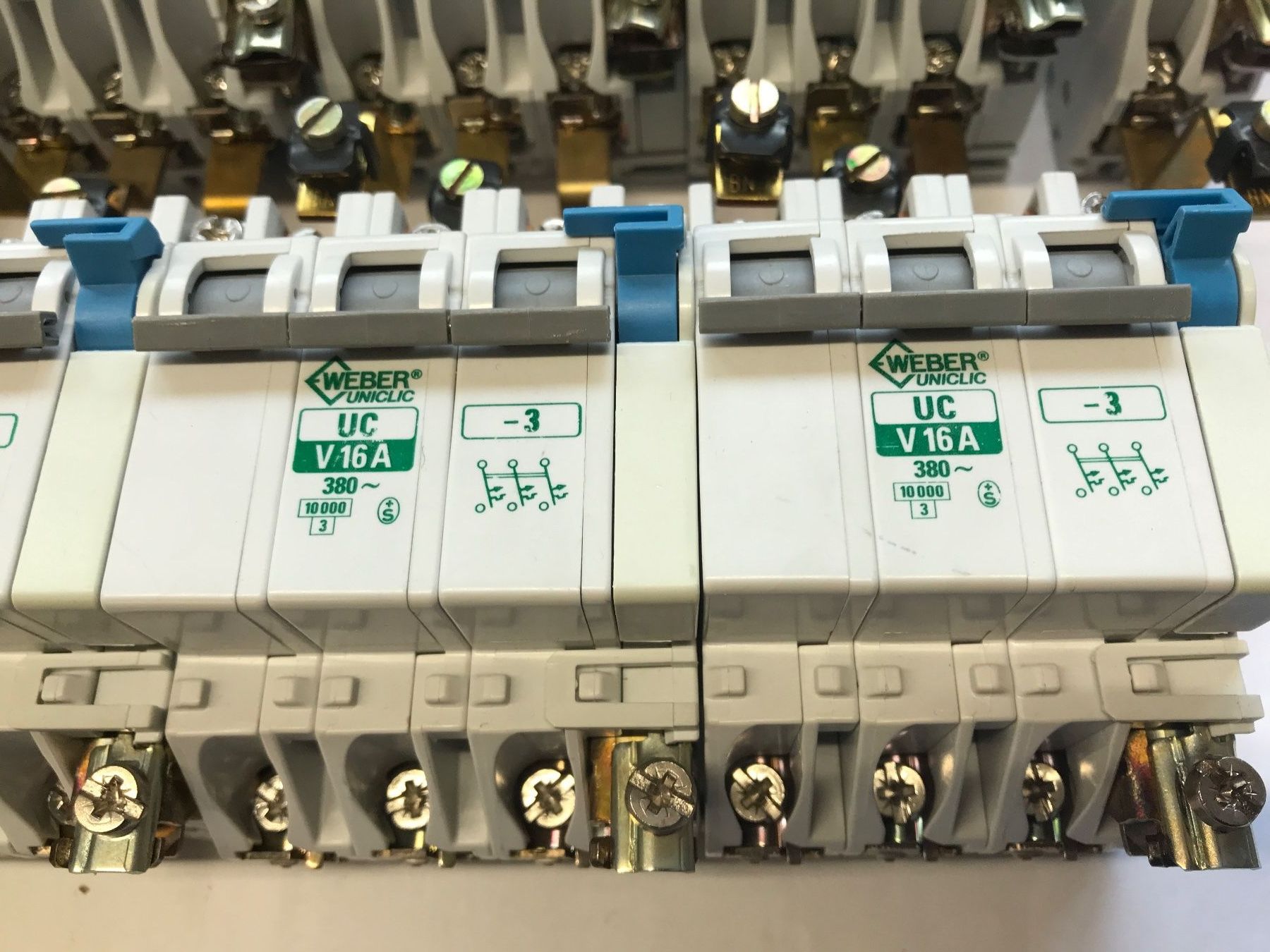 Alimentazione elettrica: Sicherungsautomaten "Weber" – Usato da Küblis venduto da hypofacto 8