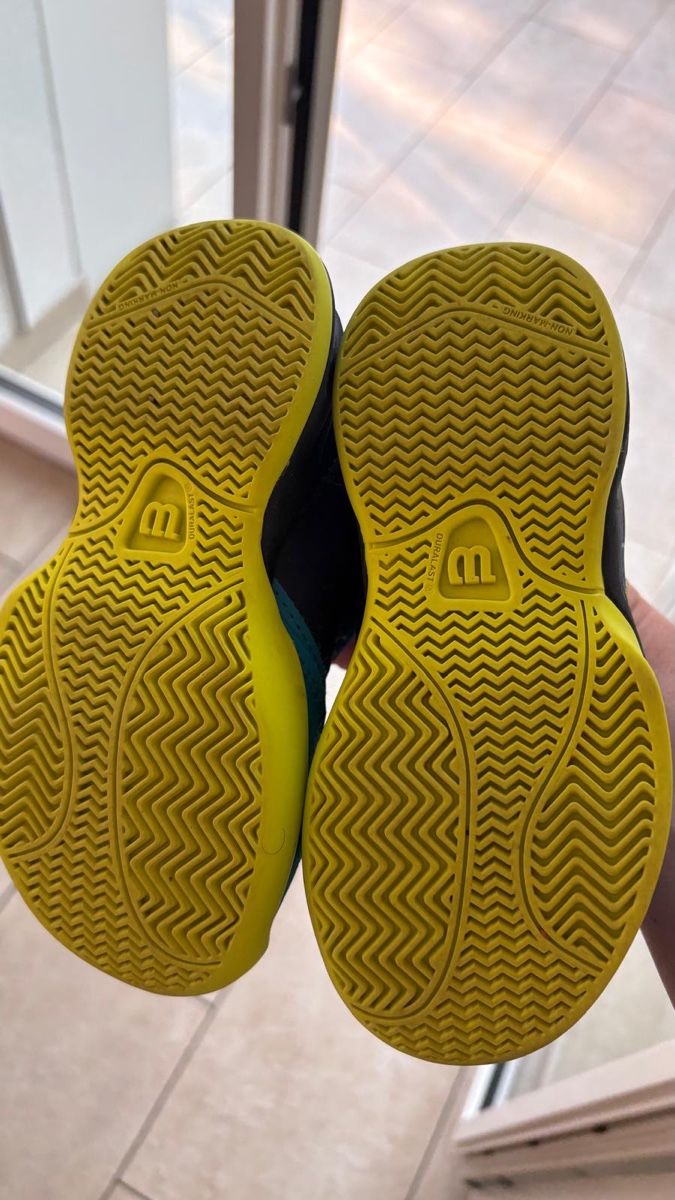Wilson Chaussures garçon: Wilson Turnschuhe Gr. 28 1/3 – D'occasion à Ostermundigen par katant 1