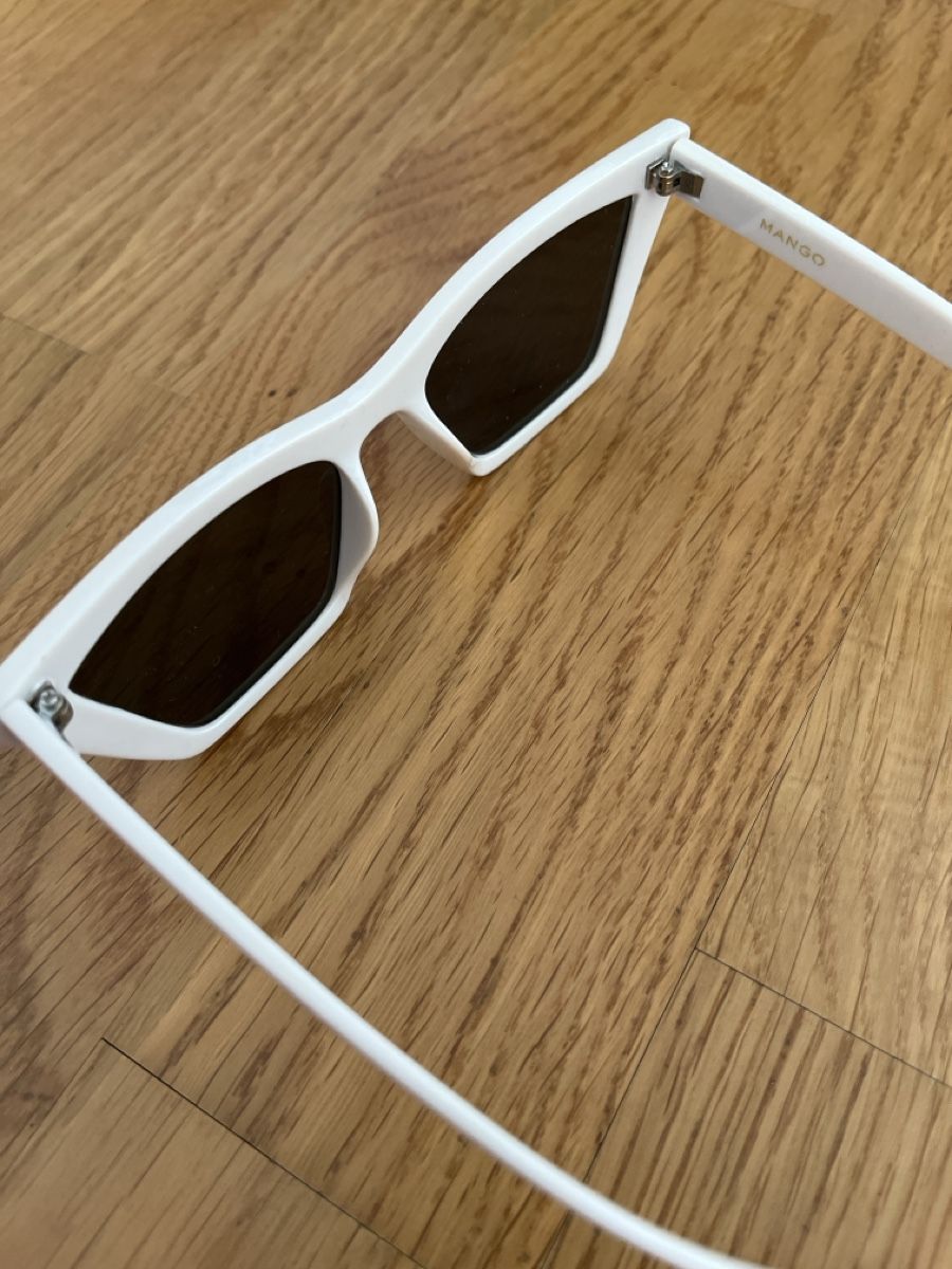 Mango Occhiali & Lenti: Stylish Mango White Frame Sunglasses — Summer Ready! – Usato da Luzern venduto da worn_by_Ana 2
