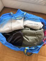Grösse Ikea Tasche voller Kleidung 