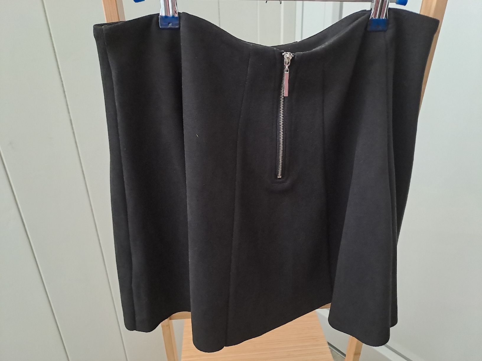 Jupes: Rock Chicorée schwarz Gr. M Wildlederoptik – D'occasion à Rickenbach LU par bishiida 2