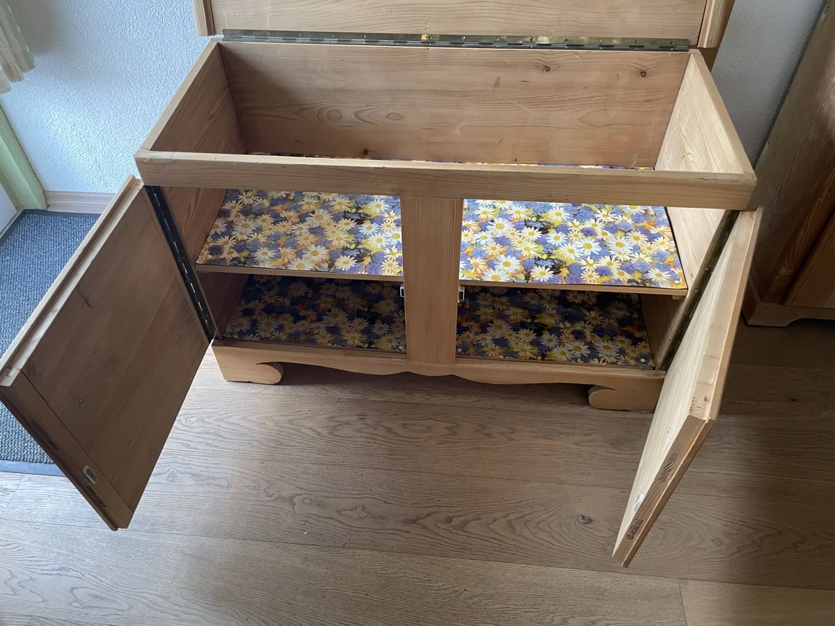 Cassapanche: Möbel 2 türig Truhe Sideboard , Handarbeit – Usato da Wohlen AG venduto da NincoA-Z 2