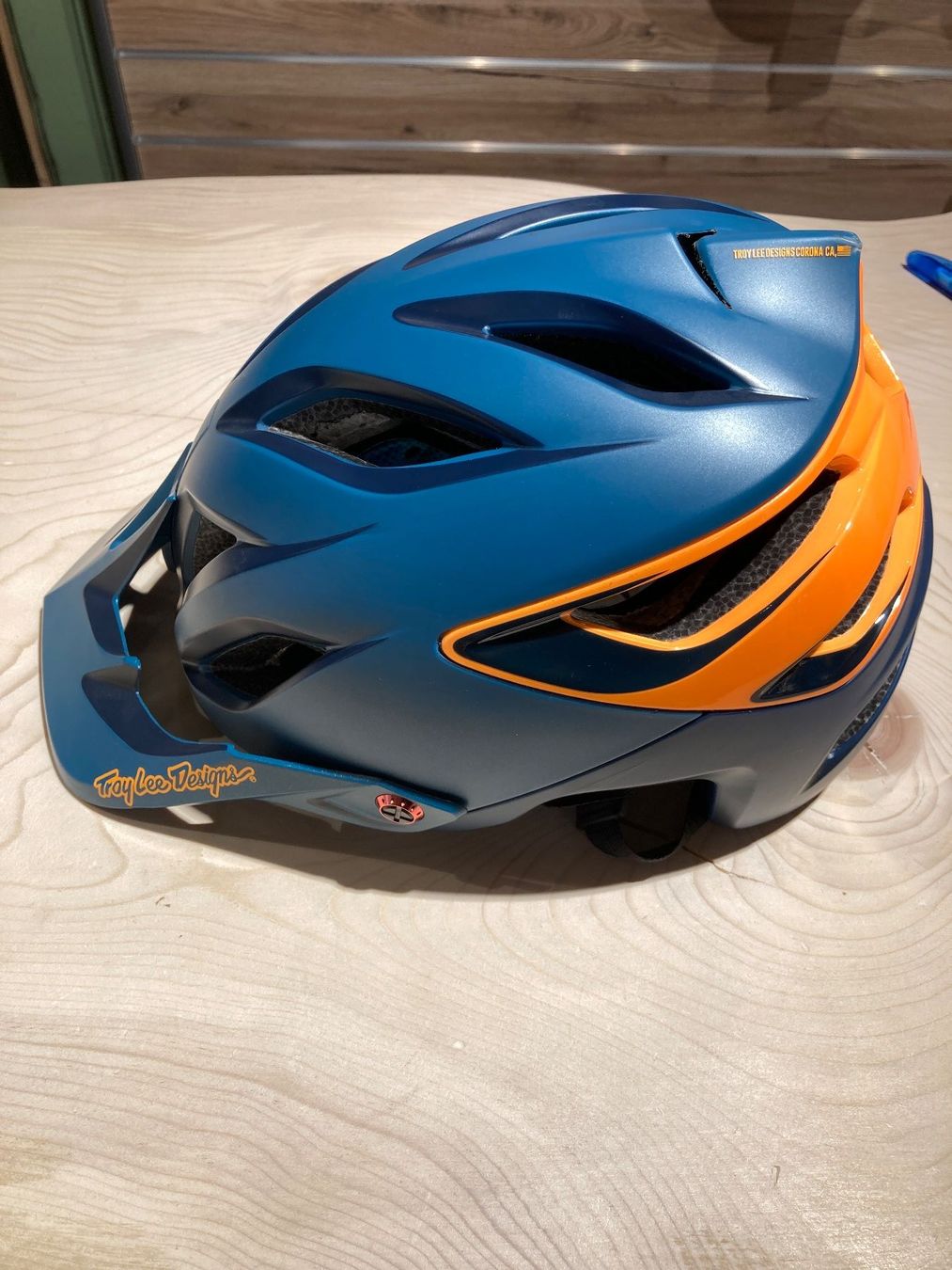 Troy Lee Caschi: Troy Lee A3 Helm Uno Blue, XS/S – Nuovo (secondo la descrizione) da Lauterbrunnen venduto da Imboden-Bike 1