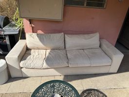 Großes, bequemes Sofa in Beige- Gratis abzuholen!