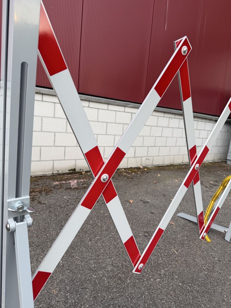 Tutti gli attrezzi: Fahrbahnschranke / Scherengitter – Nuovo e nell'imballaggio originale da Andelfingen venduto da mue02 3