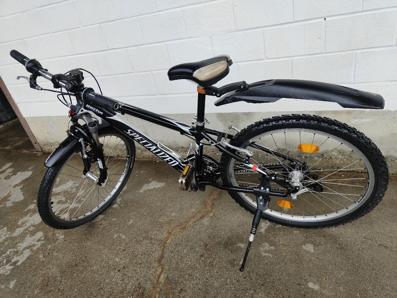 Specialized Velos: Jugend-Mountainbike Specialized Hotrock – Gebraucht aus Worb von  3