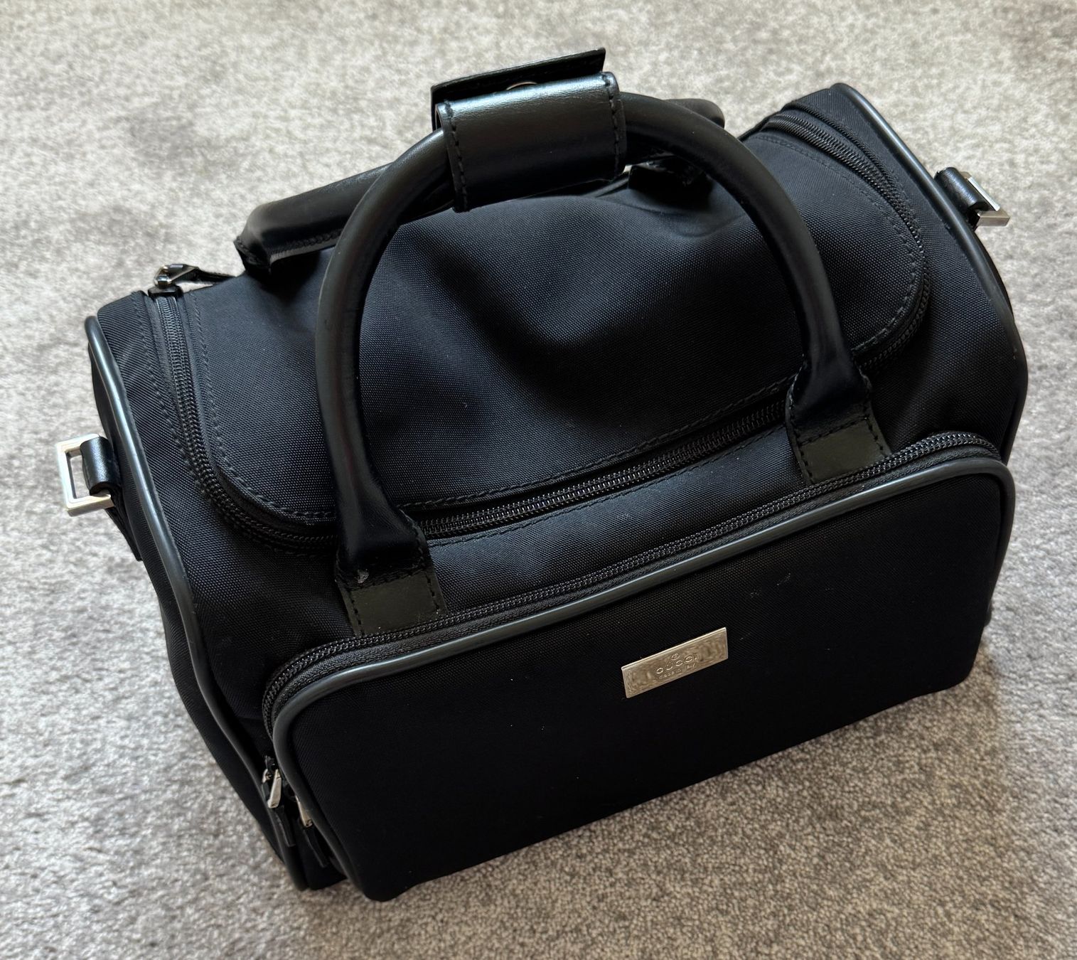 Gucci Custodie per cosmetici: Gucci Beautycase – Usato da Zuerich venduto da muzuto