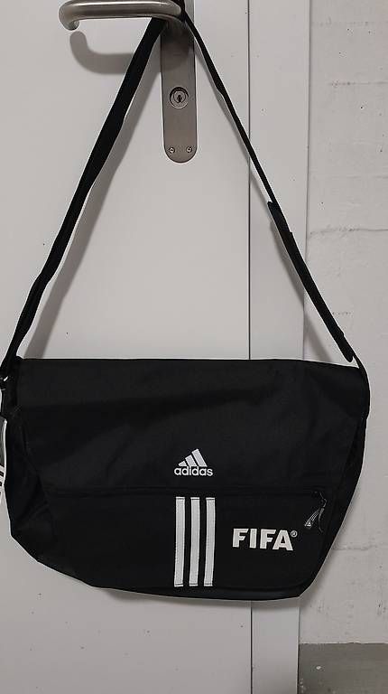 Adidas Taschen: FIFA Adidas Tasche, neu – Neu und originalverpackt aus Schwerzenbach von Aura888