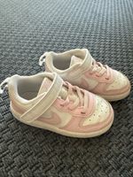 Nike Kinder Turnschuhe Grösse 25 rosa GEBRAUCHT