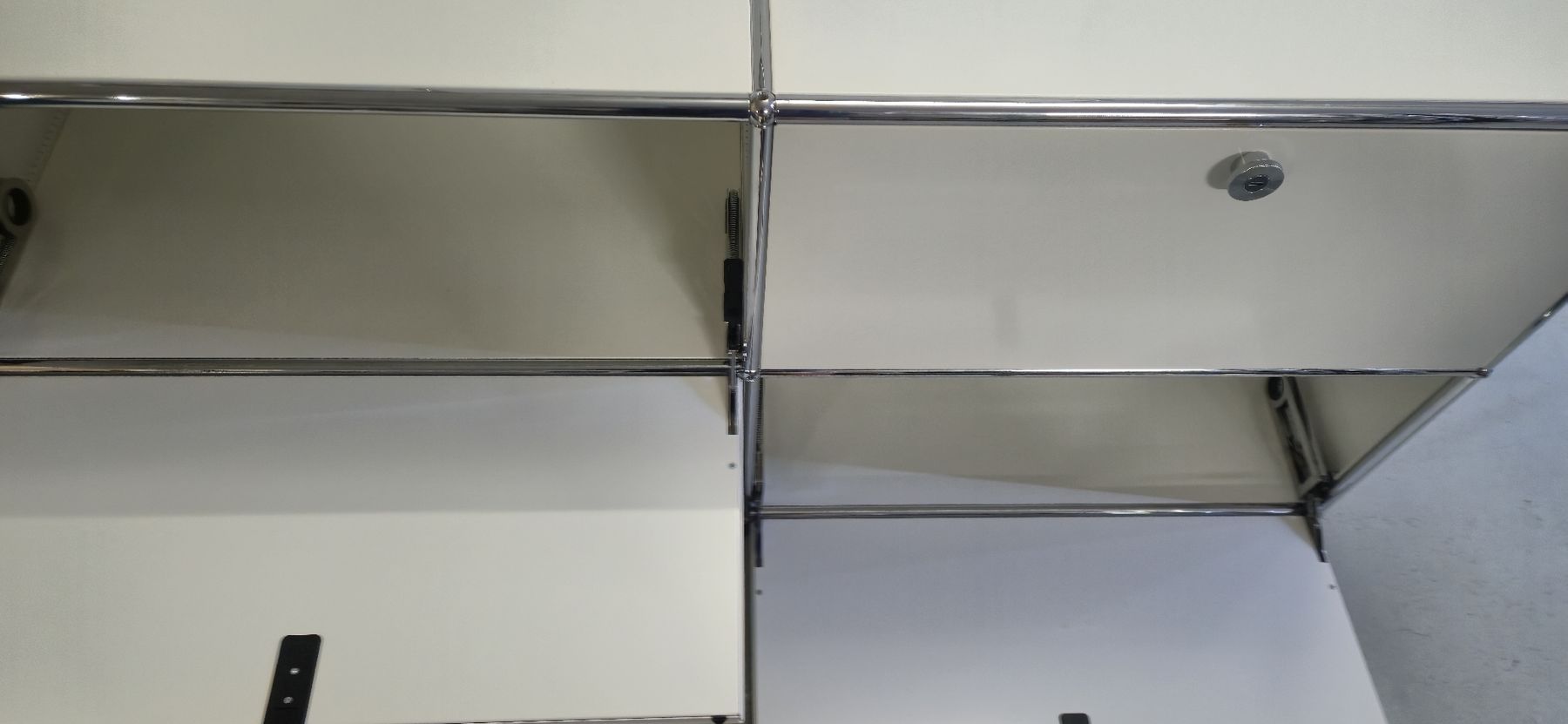 USM Cassettiere: USM Haller Sideboard  mit 4 Klapptüren – Usato da Meilen venduto da COSTA_ABC 5