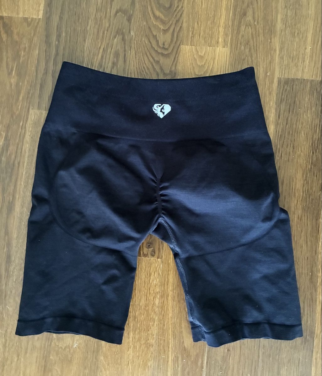 Hosen: Scrunch Shorts – Neu (gemäss Beschreibung) aus Unterengstringen von vivienneberger 1
