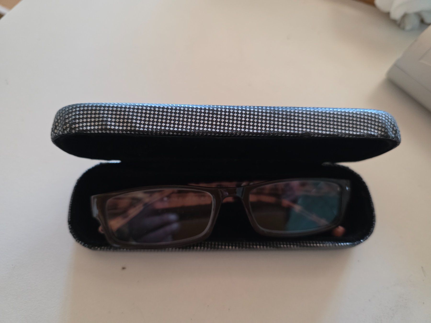 Occhiali & Lenti: Kunststoff Lese Brille Genius + 1.00 dpt mit Etui – Usato da Walterswil BE venduto da Lonitti 3