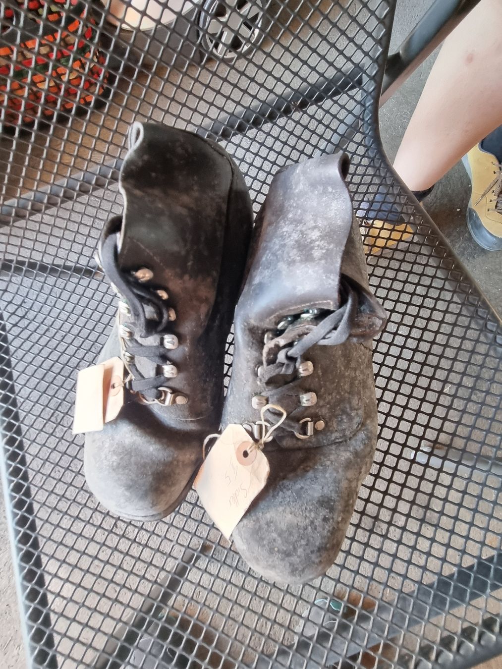 Tutte le decorazioni: Militärschuhe als Deko? – Usato da Döttingen venduto da Mrjoe