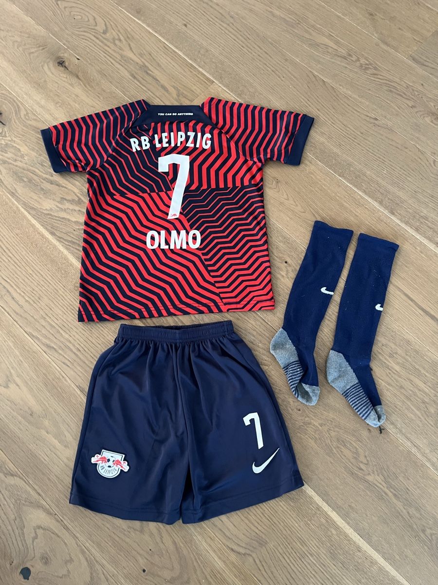 Canottiere & Pantaloni: Trikot-Set Dani Olmo Grösse 135-145 – Usato da Küttigen venduto da csei 1