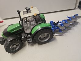 Bruder: Spielzeug Traktor mit Pflug guter Zustand