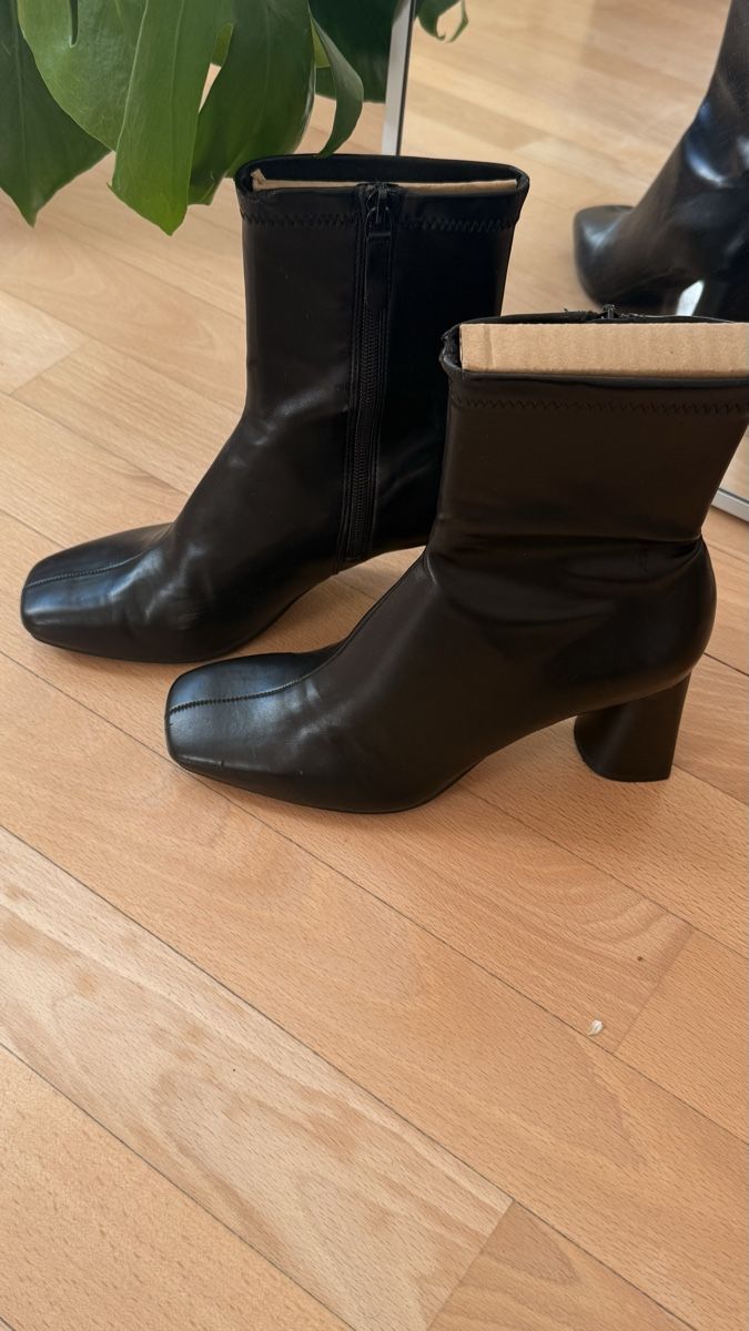 Stradivarius Scarpe da donna: Schwarzi Stiefelette, Herbst/Winter, Gr. 38! – Usato da Bauma venduto da kar_mg9t 1