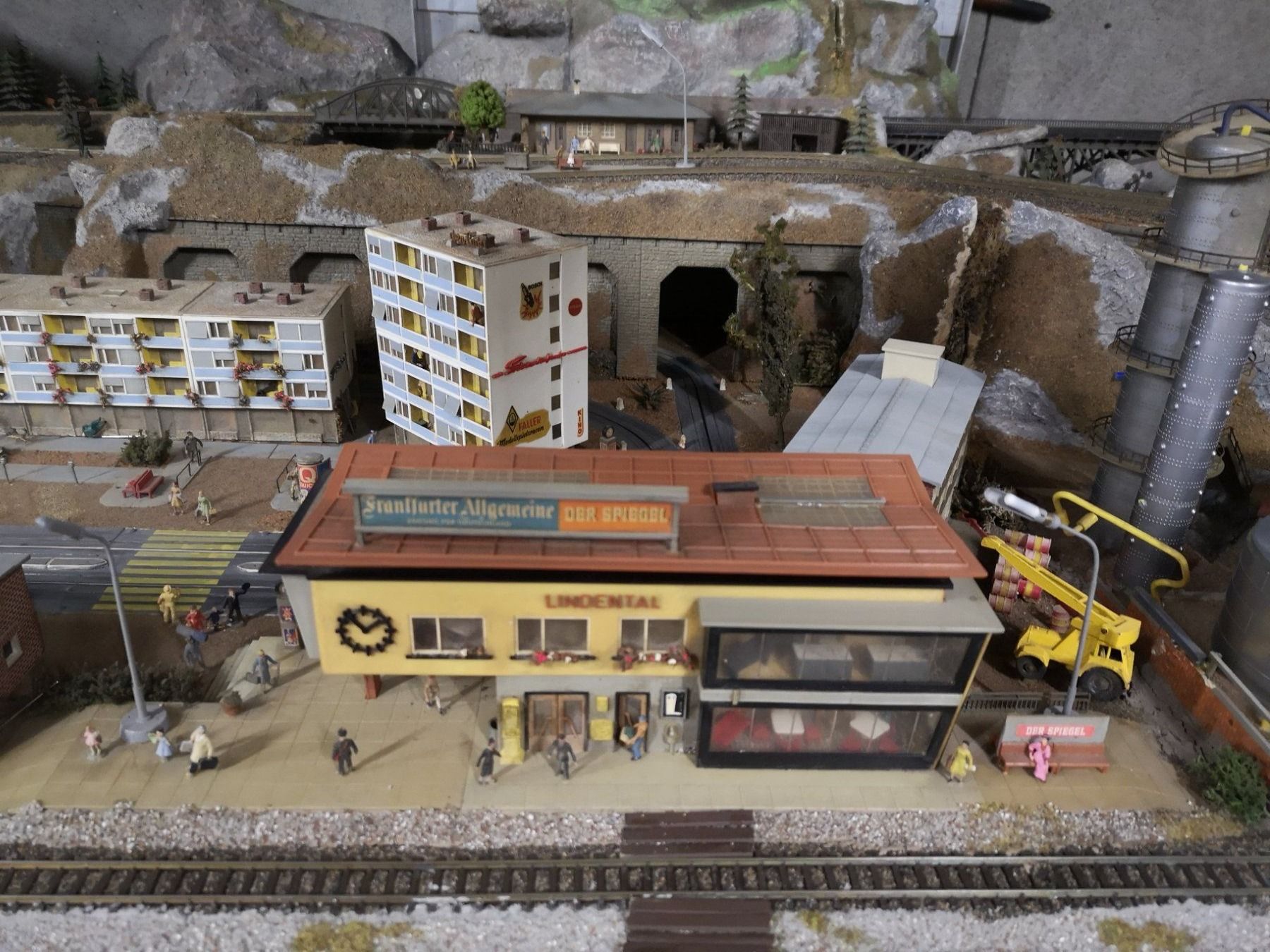 Märklin Modelleisenbahnen: Modelleisenbahnanlage – Gebraucht aus Kloten von  5