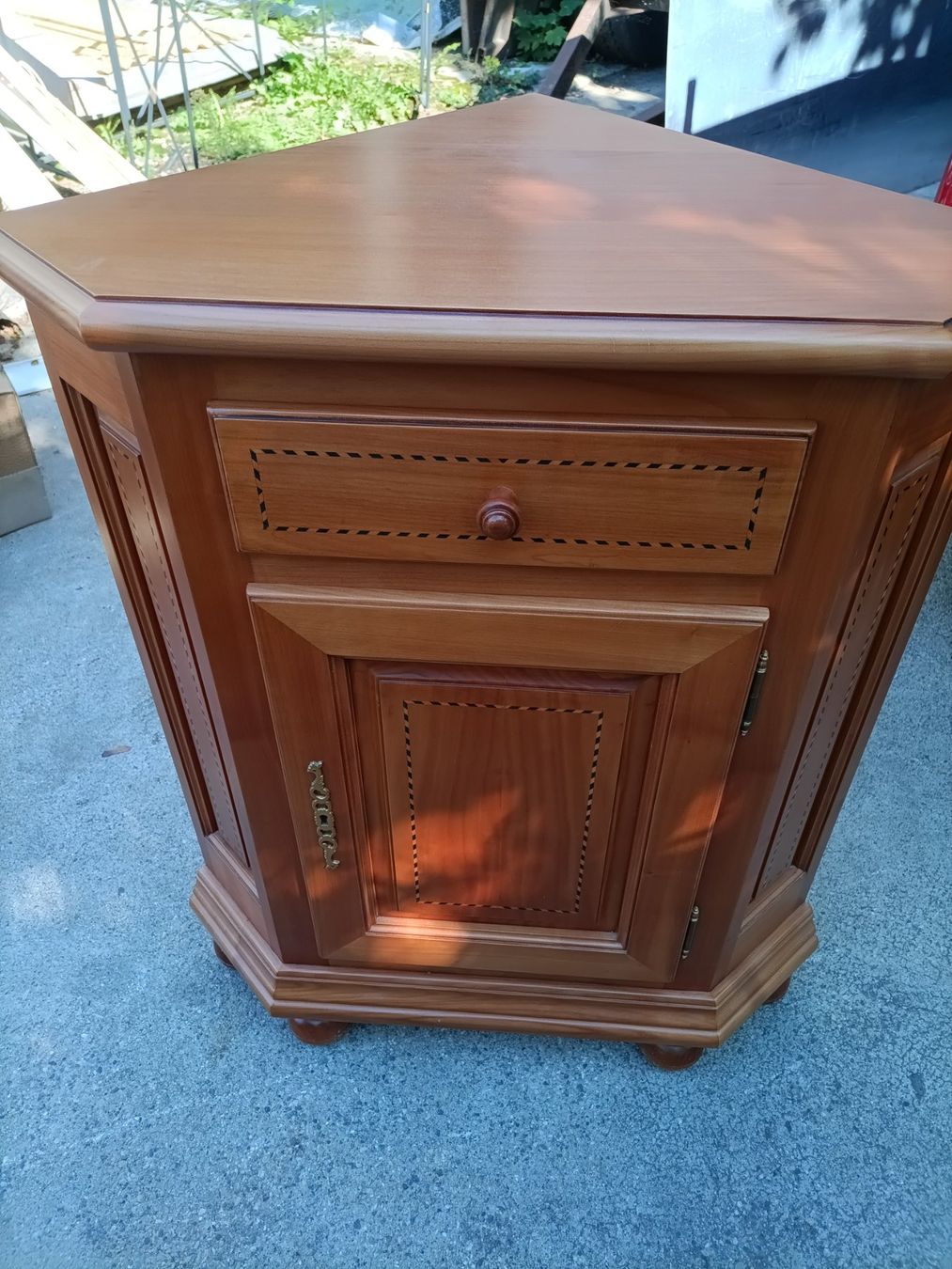 Credenze: Petit meuble d angle en bois – Usato da Nyon venduto da dlu_2yfc