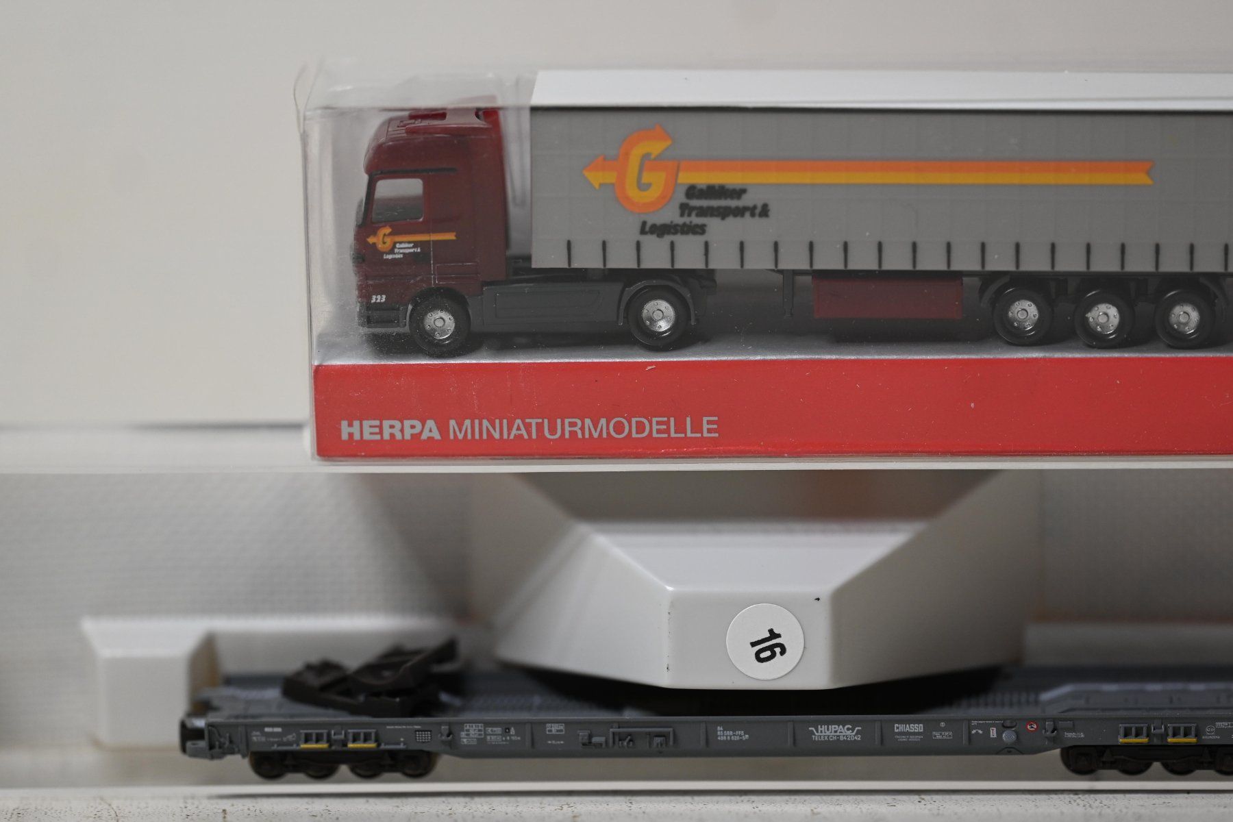 Fleischmann Modellini di ferrovie: Hupac Wagen Fleischmann Spur N Galliker mit OVP – Usato da Laupen ZH venduto da Zmoewe 1