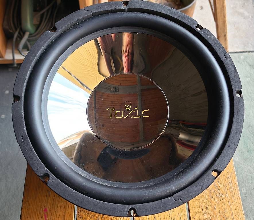 Casse acustiche: 4 Subwoofer/Lautsprecher – Usato da huenenberg venduto da Suizofelize 4
