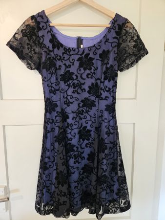 Kleid mit Spitzen - Gr. 36