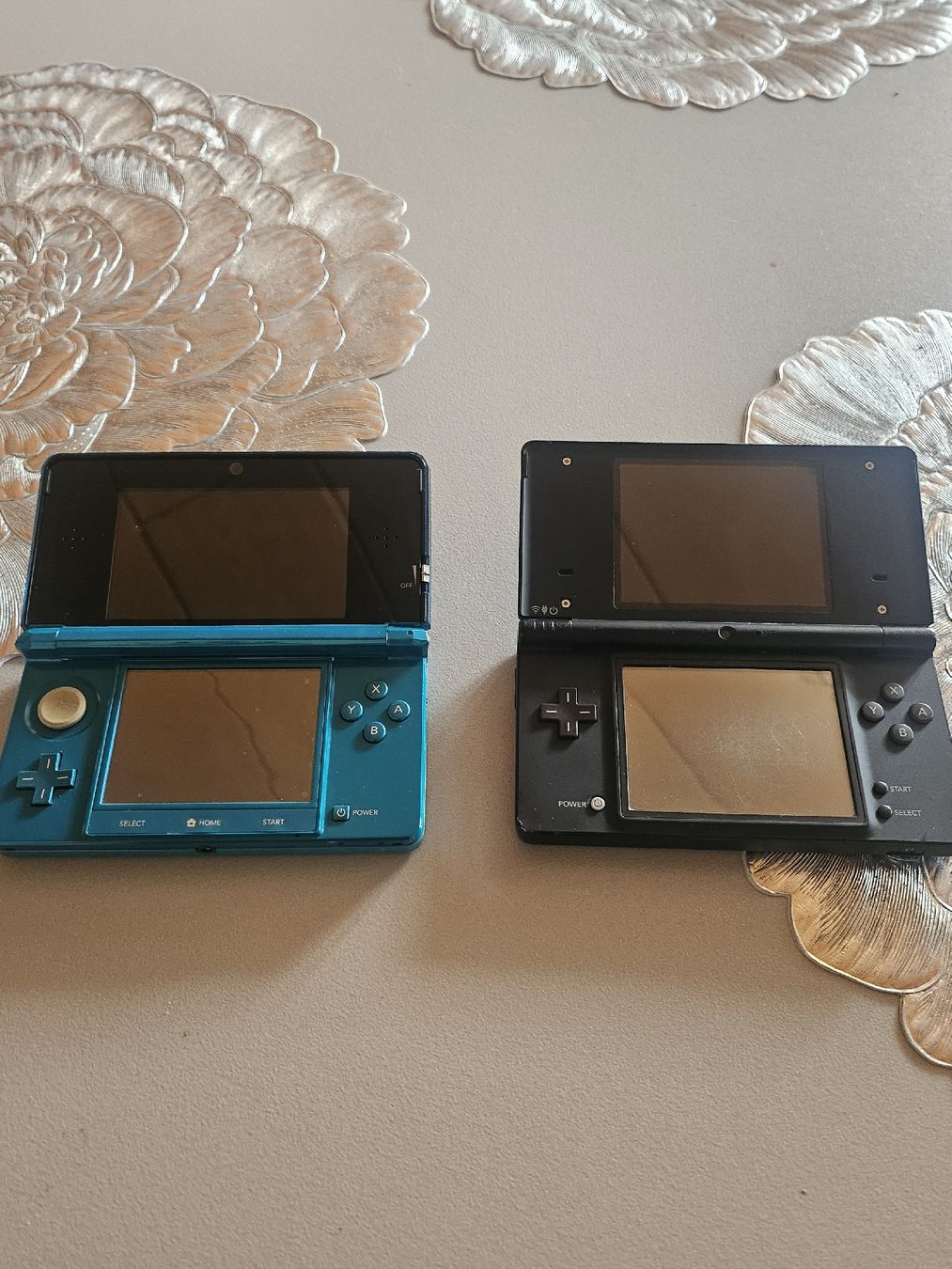 Nintendo Console: Nintendo 3DS und Nintendo DSi  – Usato da St. Gallen venduto da Cocos_Ricardo 2