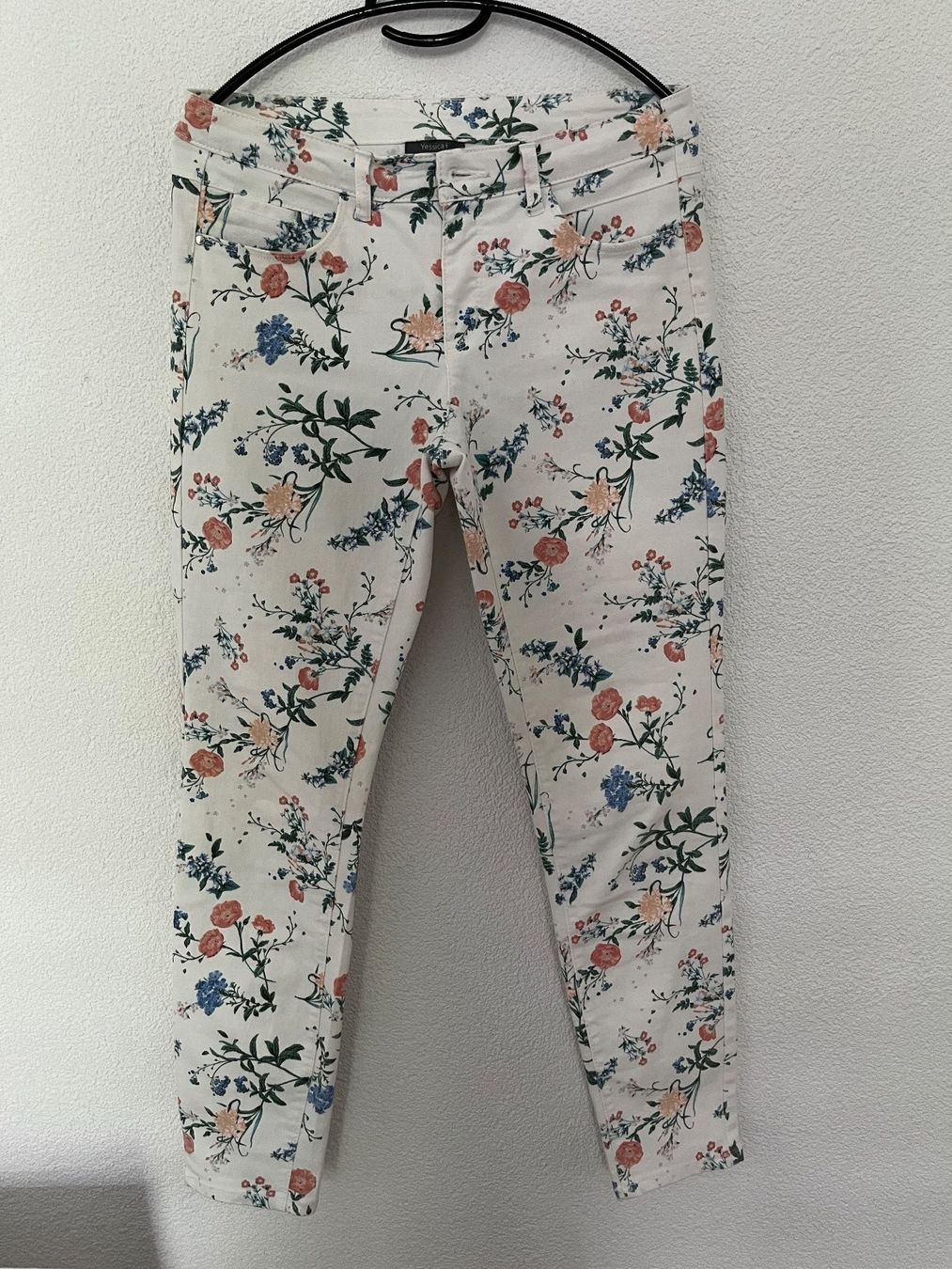 C&A Jeans: Jeans beige mit Blumen - Muster , Grösse 36 – Usato da Lohn-Ammannsegg venduto da panywa