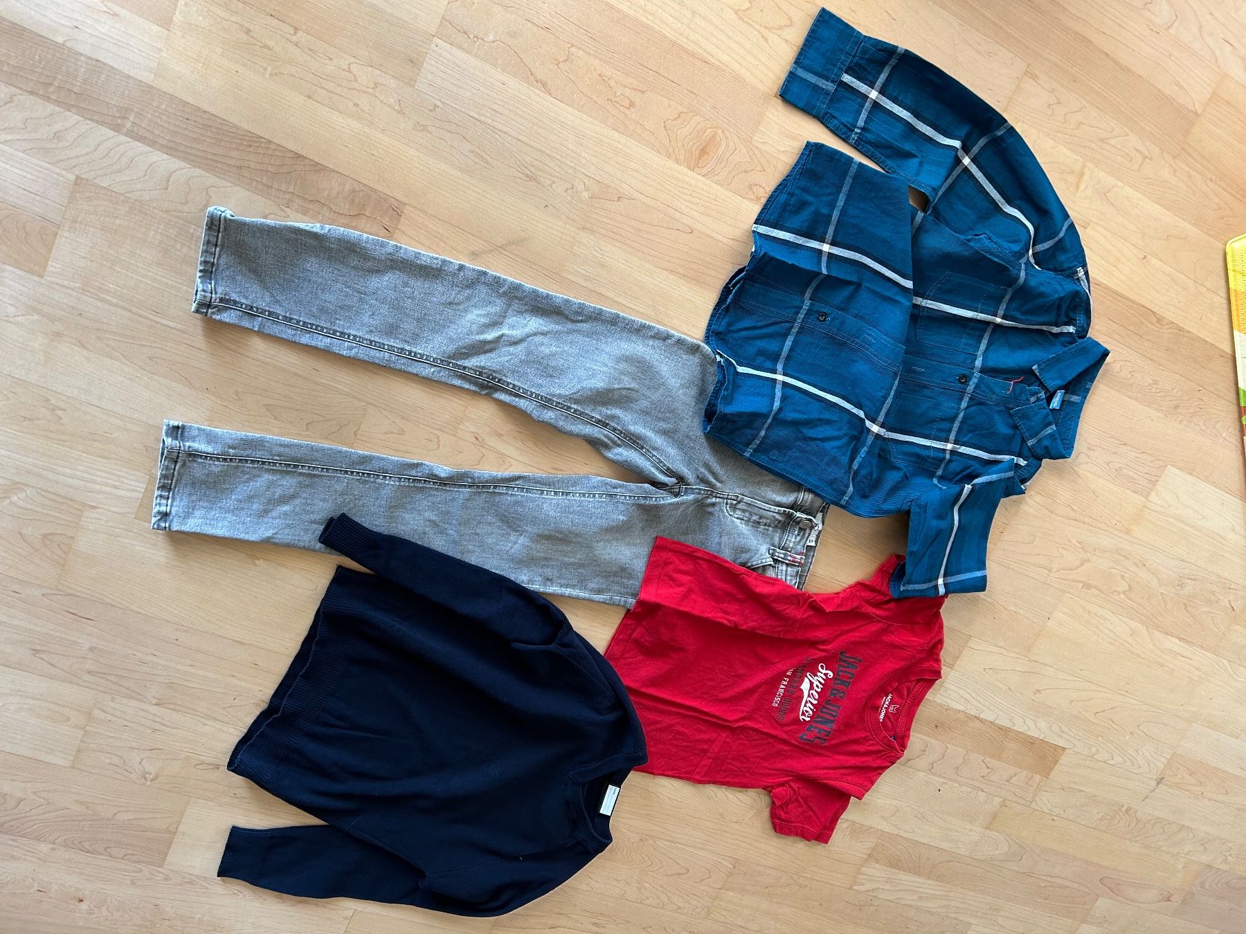 Lotti & Set di vestiti: Jungs Set Gr. 140 – Usato da Lyss venduto da kar_9qmr