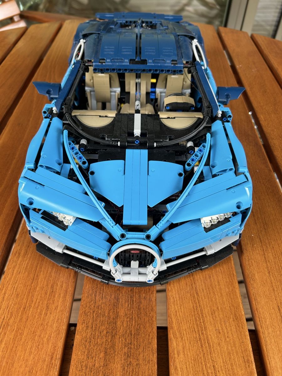 Lego Giocattoli: LEGO Technic Bugatti Chiron 42083 + custom LED light kit – Usato da Zürich venduto da giovi321 2